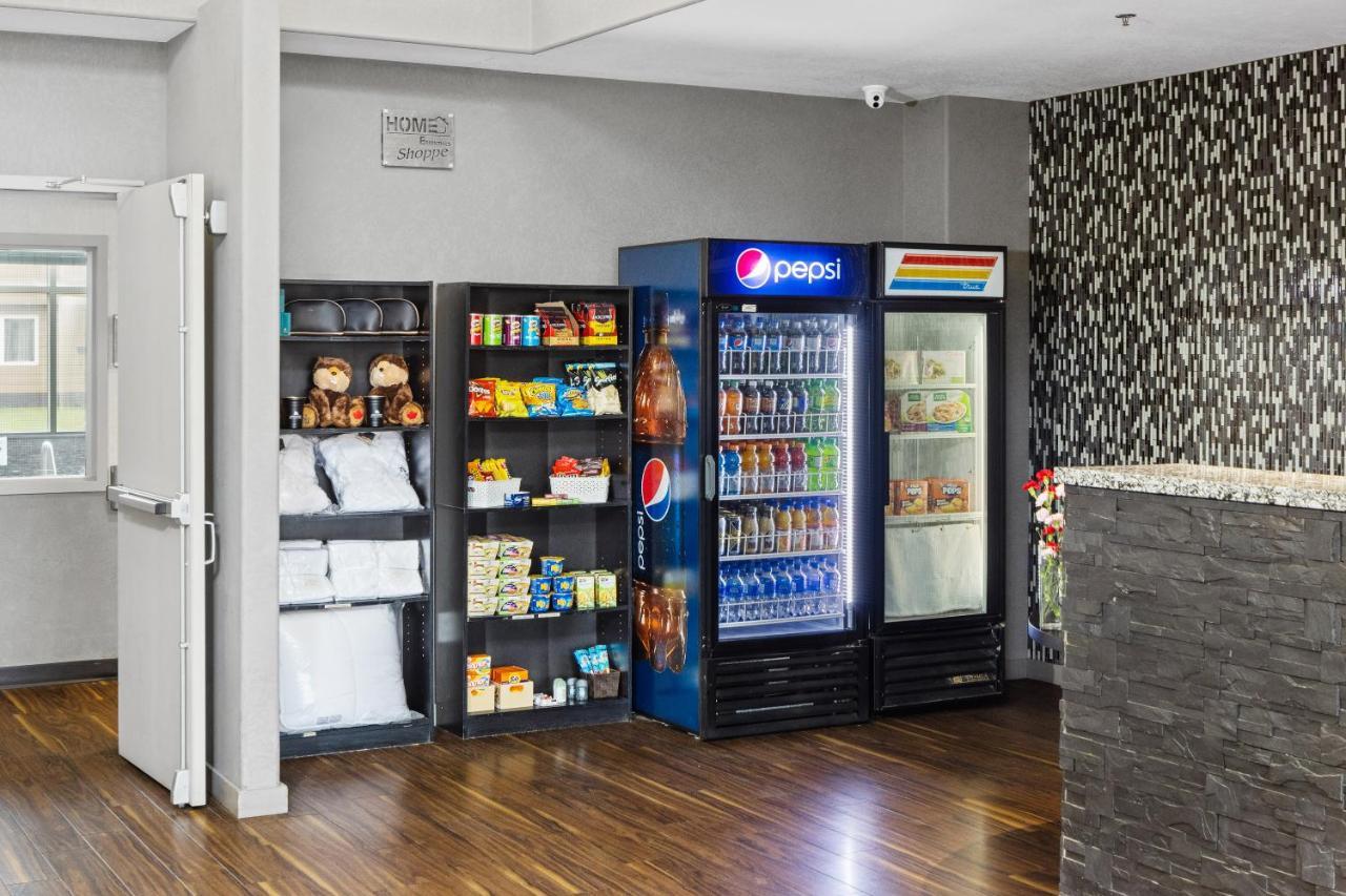 Home Inn & Suites Yorkton Bagian luar foto
