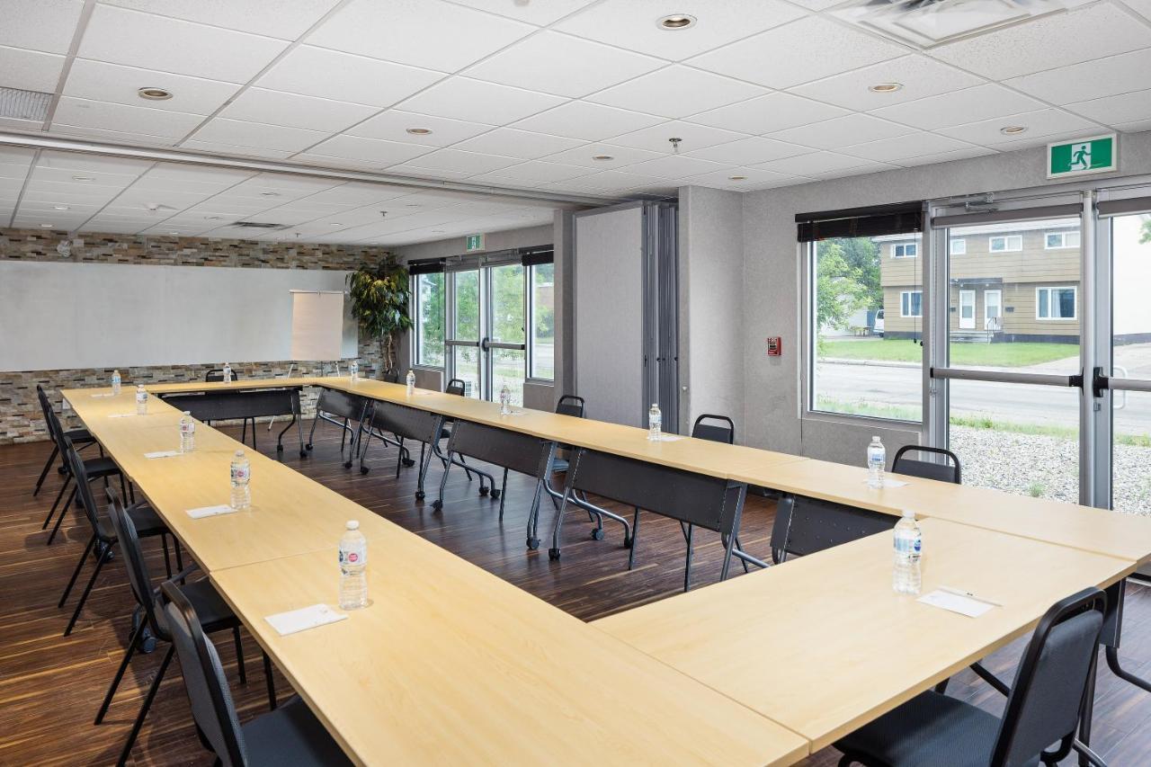 Home Inn & Suites Yorkton Bagian luar foto