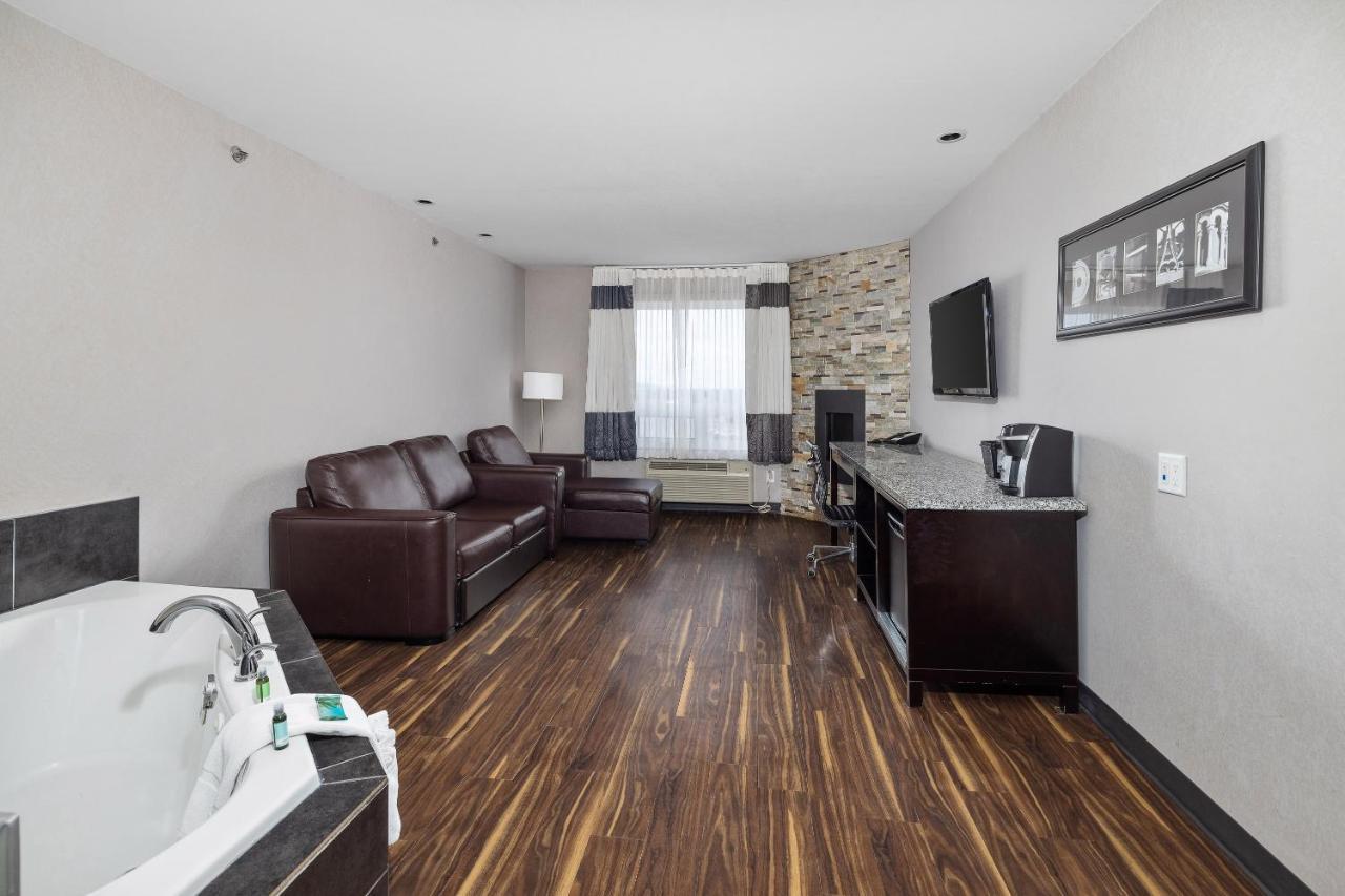 Home Inn & Suites Yorkton Bagian luar foto