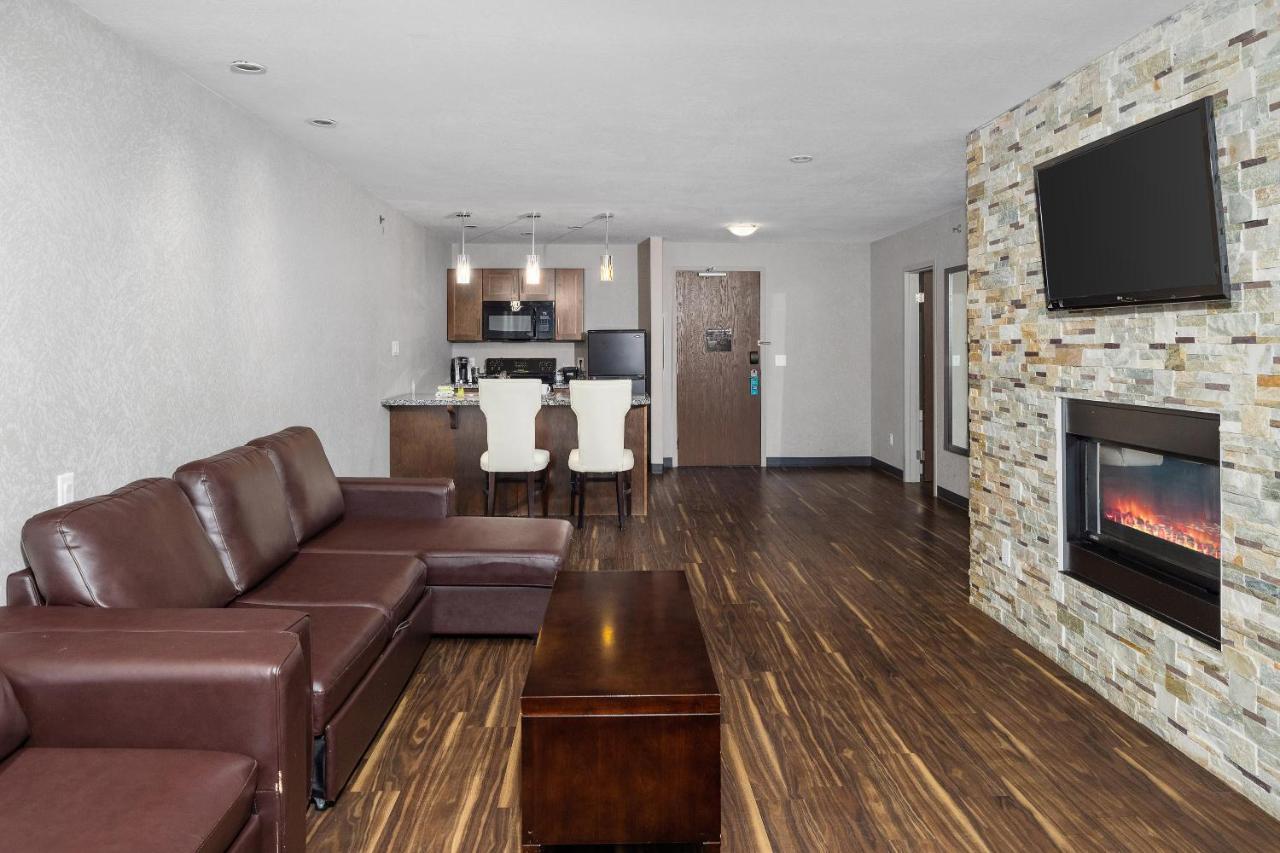 Home Inn & Suites Yorkton Bagian luar foto