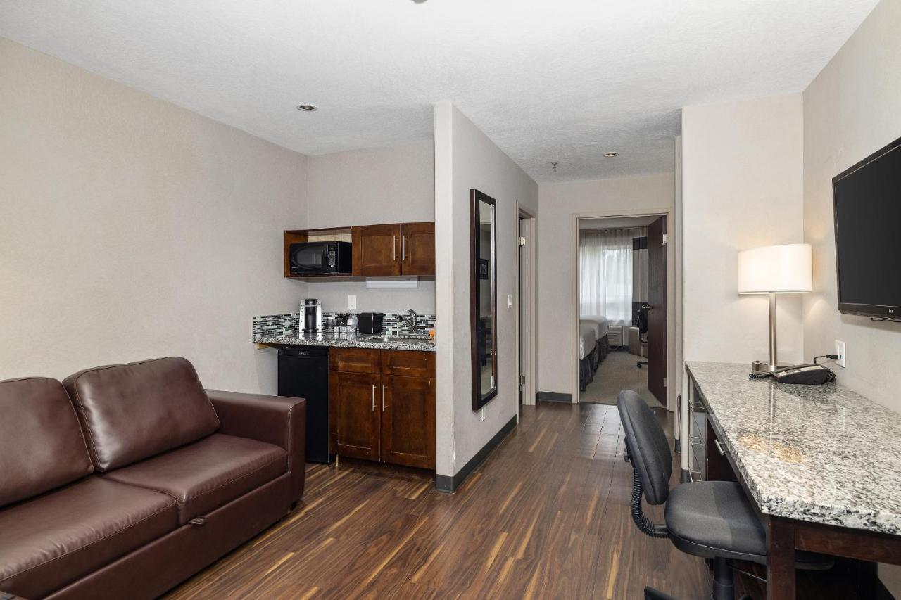 Home Inn & Suites Yorkton Bagian luar foto