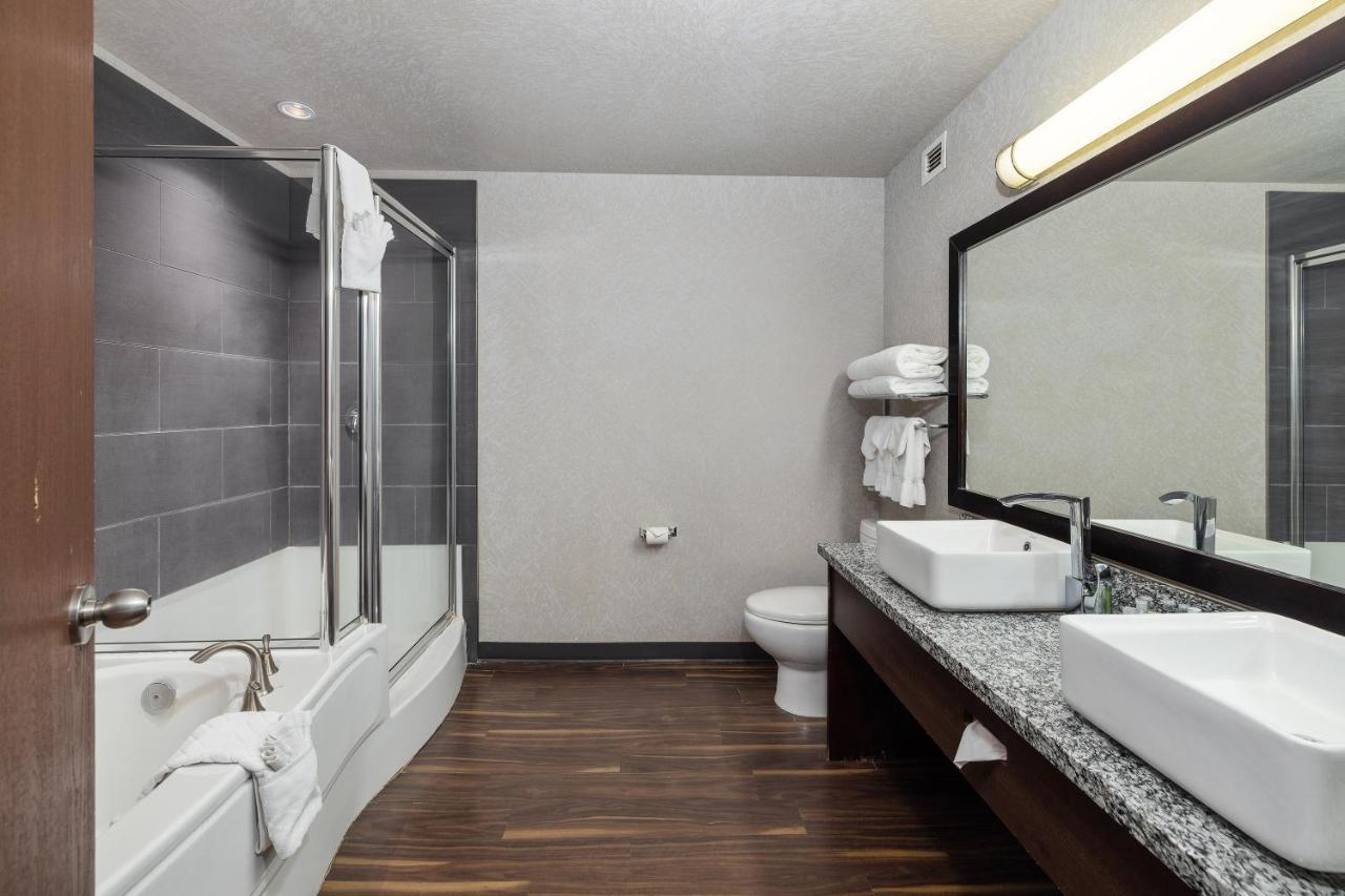 Home Inn & Suites Yorkton Bagian luar foto