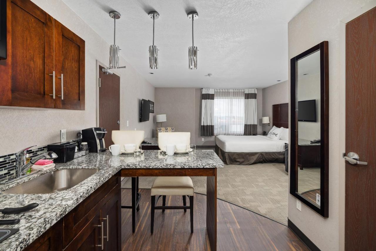Home Inn & Suites Yorkton Bagian luar foto