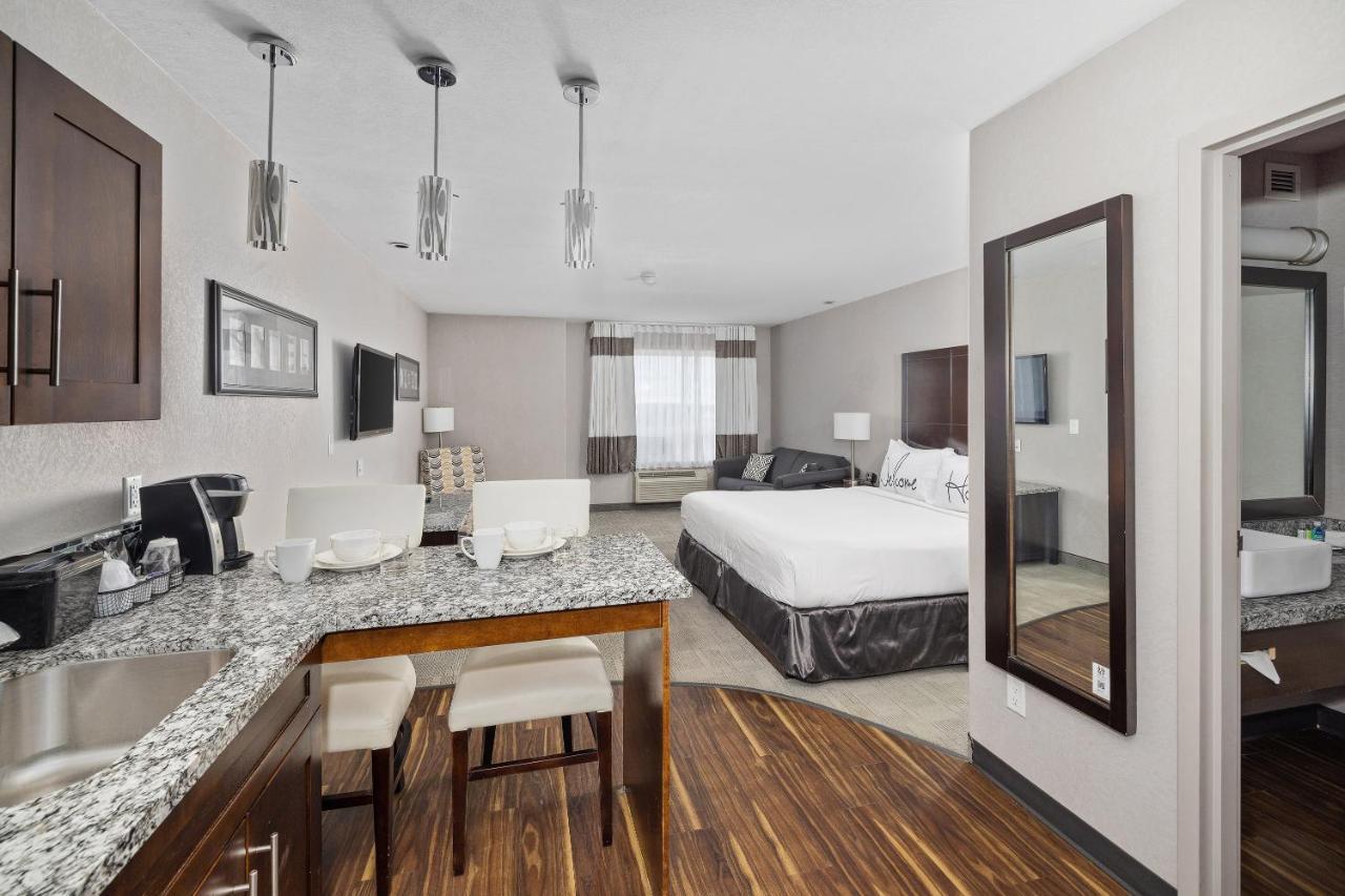 Home Inn & Suites Yorkton Bagian luar foto