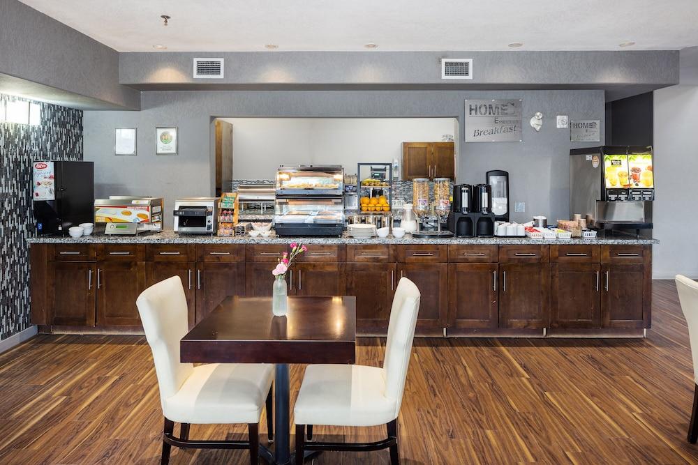 Home Inn & Suites Yorkton Bagian luar foto