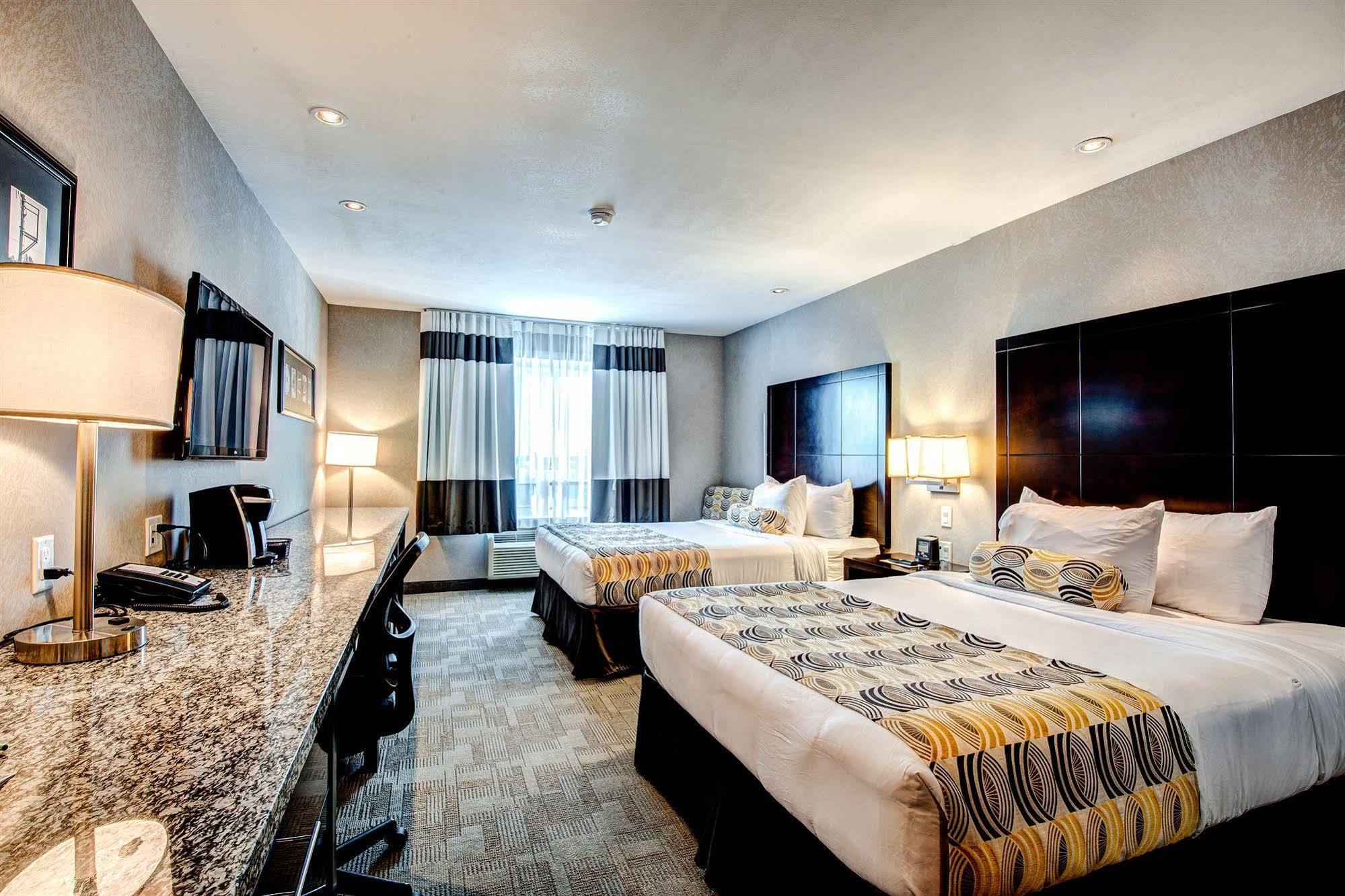 Home Inn & Suites Yorkton Bagian luar foto