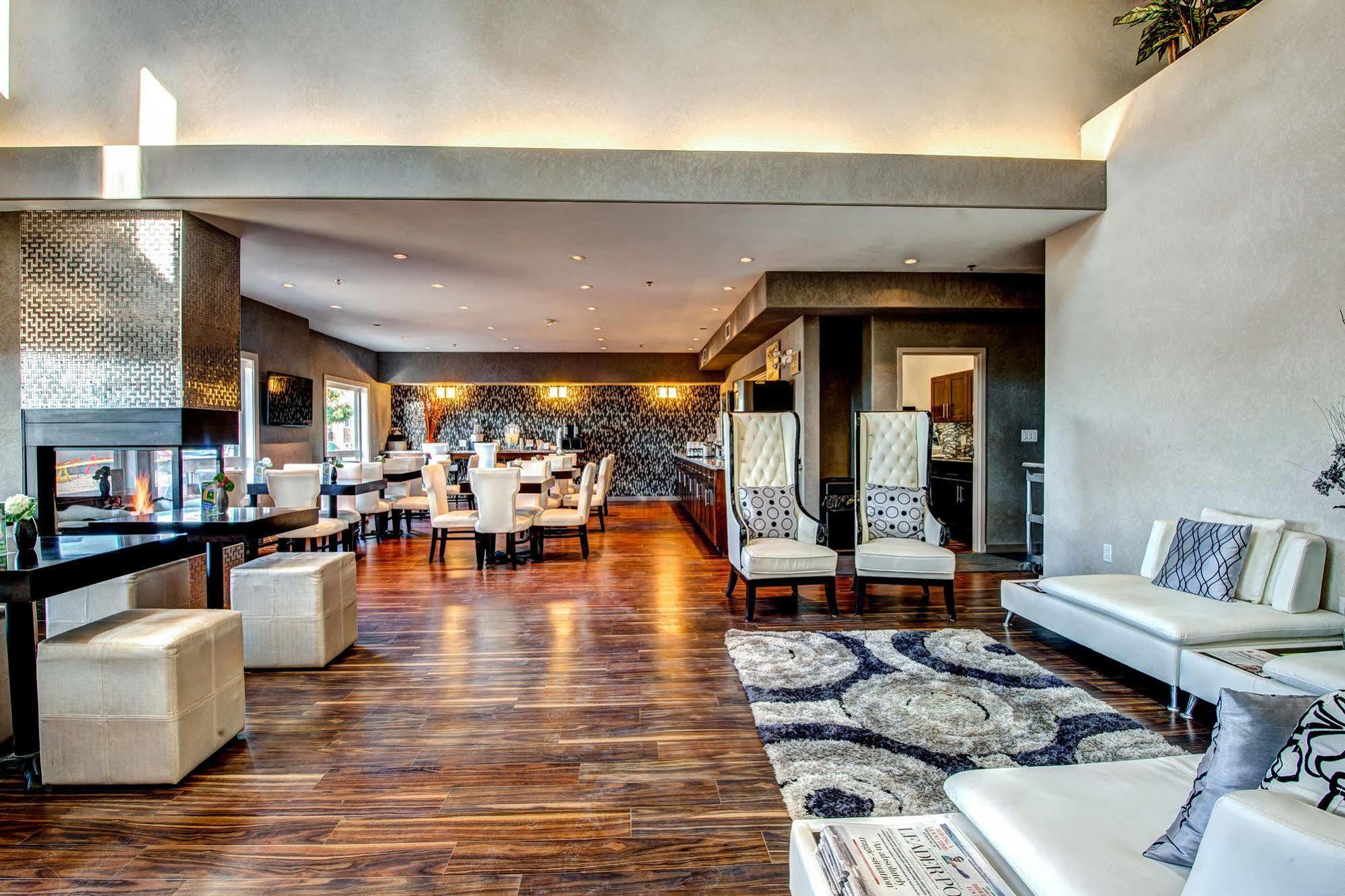 Home Inn & Suites Yorkton Bagian luar foto