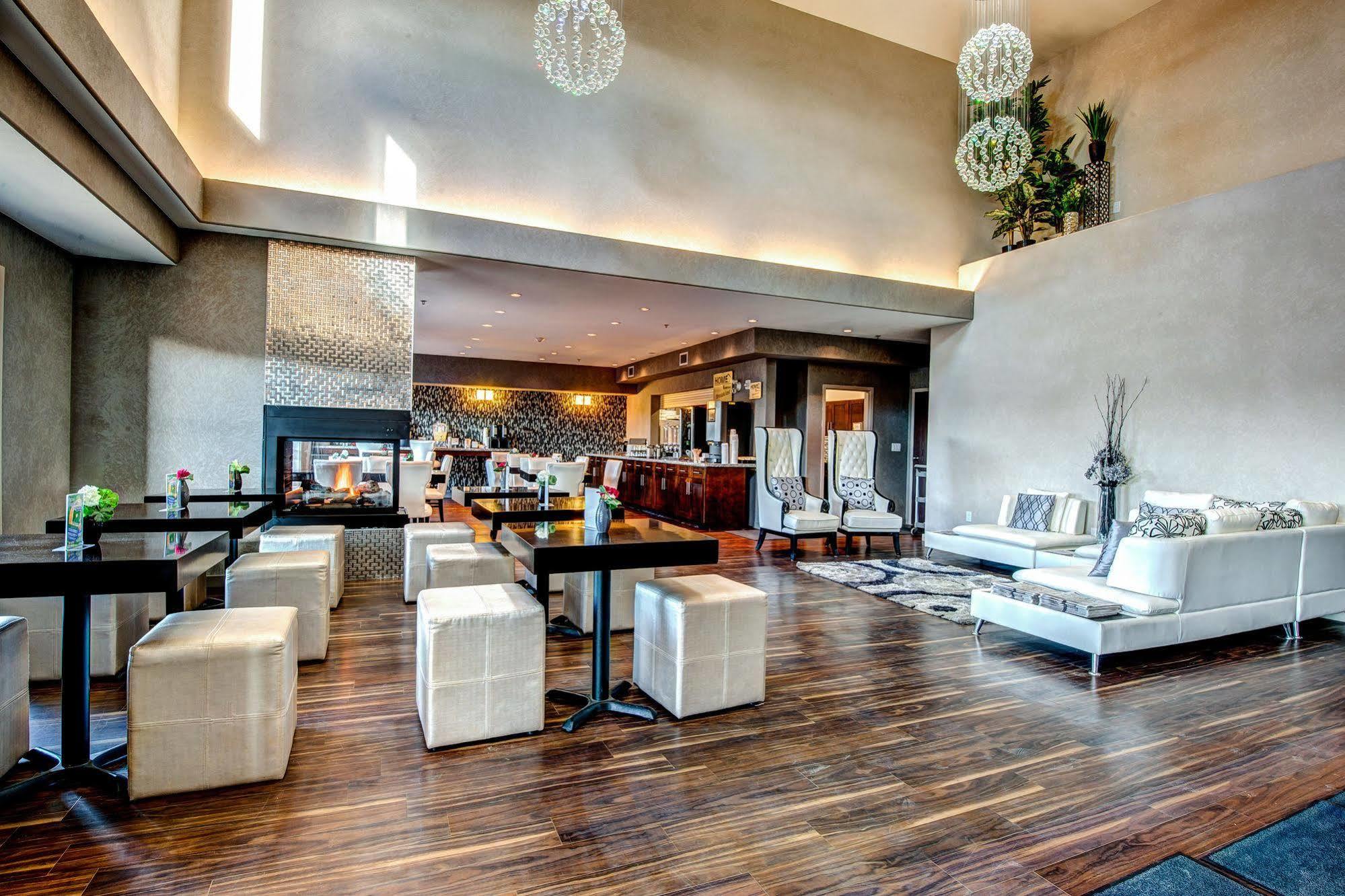 Home Inn & Suites Yorkton Bagian luar foto