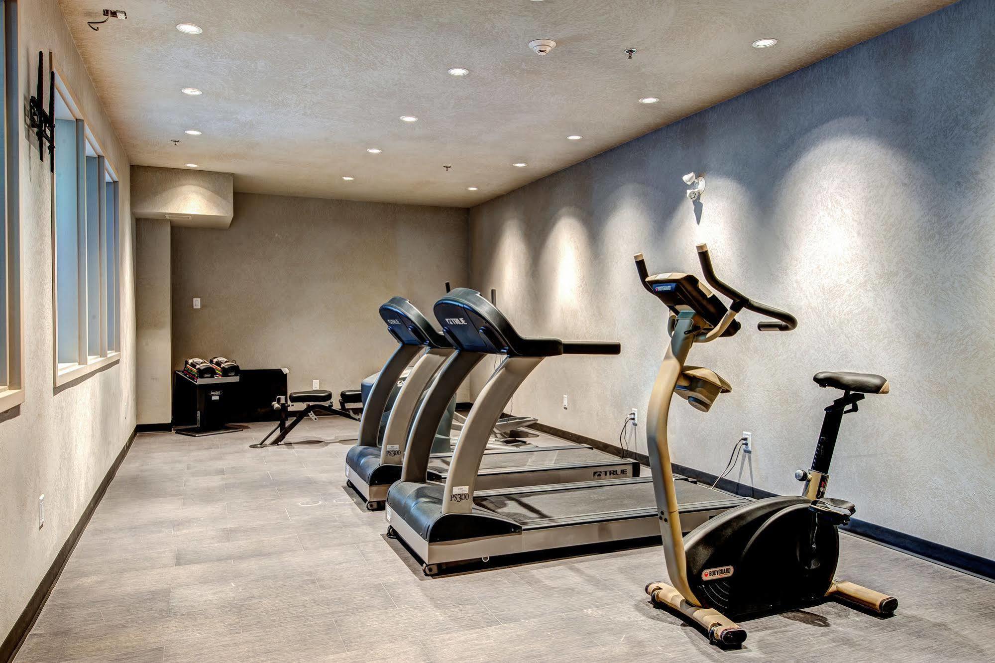 Home Inn & Suites Yorkton Bagian luar foto