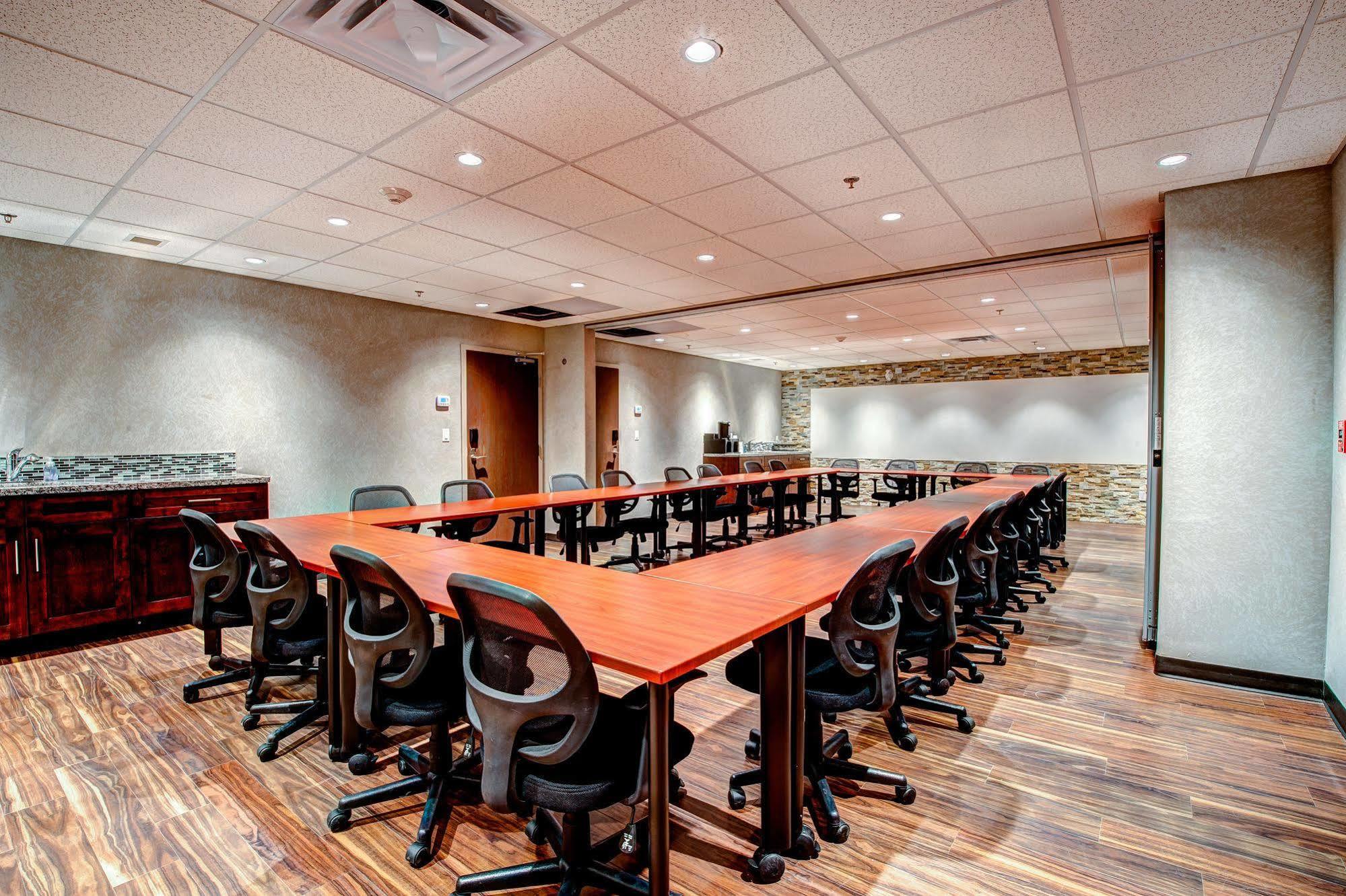 Home Inn & Suites Yorkton Bagian luar foto