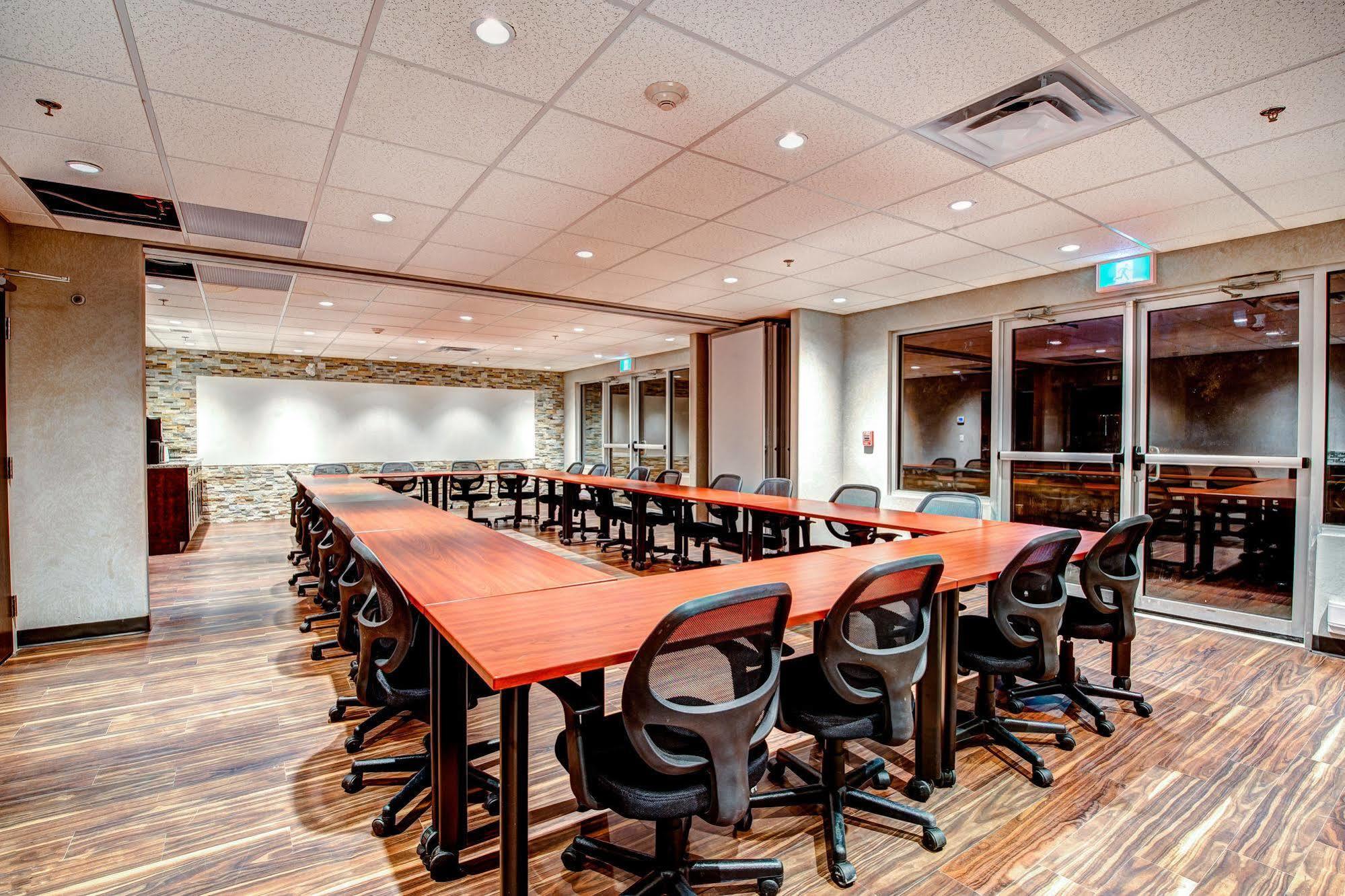 Home Inn & Suites Yorkton Bagian luar foto